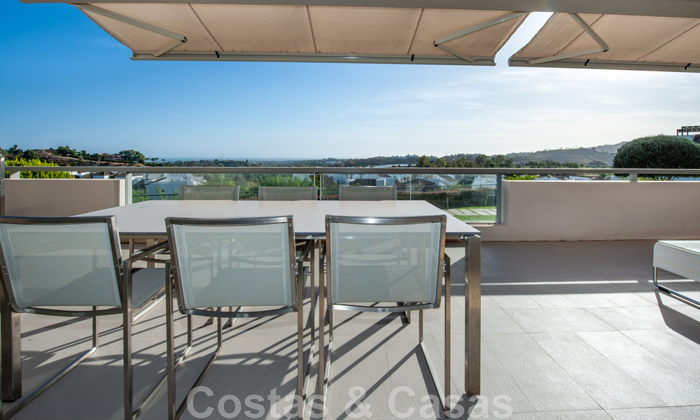 Zeer ruim, licht en modern 3-slaapkamer luxe appartement te koop met open zeezicht in Marbella - Benahavis 46845