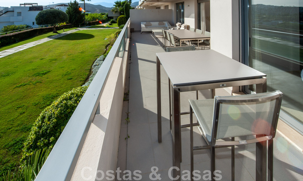 Zeer ruim, licht en modern 3-slaapkamer luxe appartement te koop met open zeezicht in Marbella - Benahavis 46848
