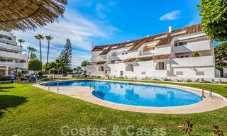 Eigentijds gerenoveerd penthouse te koop met zeezicht op loopafstand van alle voorzieningen, het strand en Puerto Banus in Nueva Andalucia, Marbella 47000 