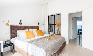 Eigentijds gerenoveerd penthouse te koop met zeezicht op loopafstand van alle voorzieningen, het strand en Puerto Banus in Nueva Andalucia, Marbella 47019 