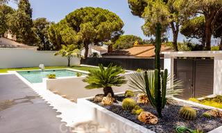 Prachtige, gelijkvloerse, modern Andalusische villa te koop, op loopafstand van het strand in Elviria, ten oosten van Marbella centrum 46891 