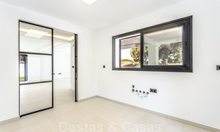 Prachtige, gelijkvloerse, modern Andalusische villa te koop, op loopafstand van het strand in Elviria, ten oosten van Marbella centrum 46893 