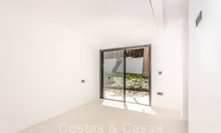Prachtige, gelijkvloerse, modern Andalusische villa te koop, op loopafstand van het strand in Elviria, ten oosten van Marbella centrum 46896 