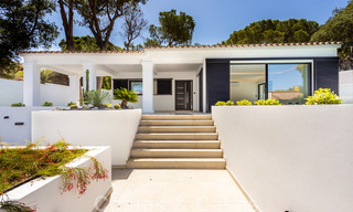 Prachtige, gelijkvloerse, modern Andalusische villa te koop, op loopafstand van het strand in Elviria, ten oosten van Marbella centrum 46904 