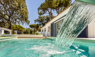 Prachtige, gelijkvloerse, modern Andalusische villa te koop, op loopafstand van het strand in Elviria, ten oosten van Marbella centrum 46910 