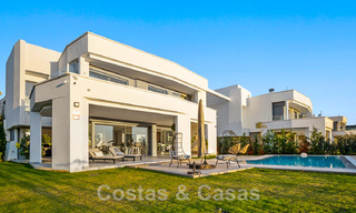 Ruime luxevilla te koop, ontworpen in moderne bouwstijl, met golf- en zeezicht in een gated golfresort net ten oosten Marbella centrum 47328 
