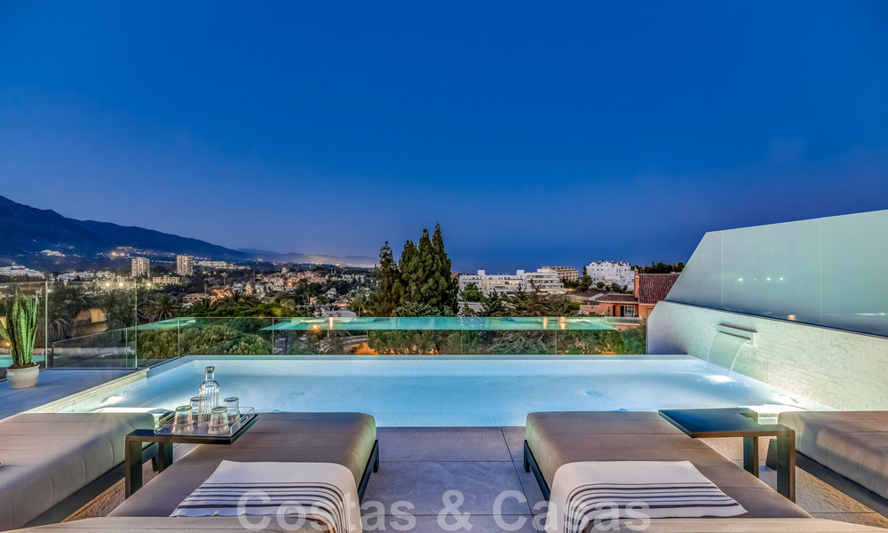 Instapklare, moderne villa te koop ingericht door Tom Ford, met panoramisch zeezicht, dicht bij alle voorzieningen, in het hartje van Nueva Andalucia, Marbella 47209