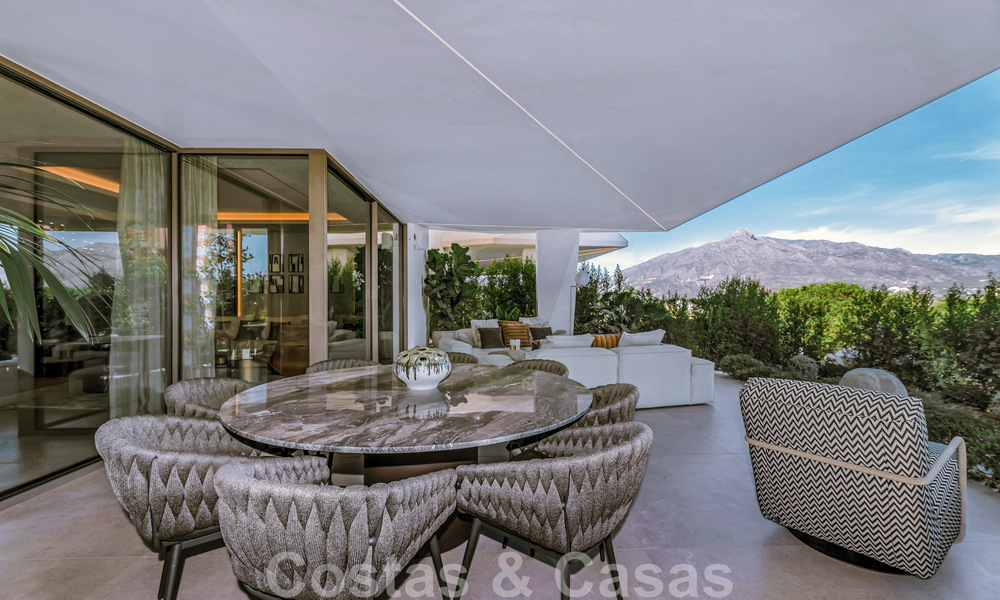 Instapklare, moderne villa te koop ingericht door Tom Ford, met panoramisch zeezicht, dicht bij alle voorzieningen, in het hartje van Nueva Andalucia, Marbella 47210