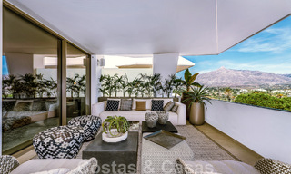 Instapklare, moderne villa te koop ingericht door Tom Ford, met panoramisch zeezicht, dicht bij alle voorzieningen, in het hartje van Nueva Andalucia, Marbella 47212 