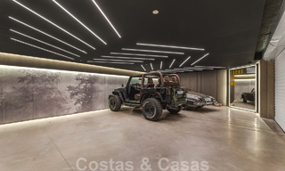 Instapklare, moderne villa te koop ingericht door Tom Ford, met panoramisch zeezicht, dicht bij alle voorzieningen, in het hartje van Nueva Andalucia, Marbella 47213 