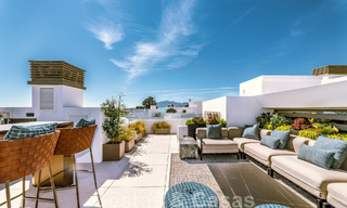 Instapklare, moderne villa te koop ingericht door Tom Ford, met panoramisch zeezicht, dicht bij alle voorzieningen, in het hartje van Nueva Andalucia, Marbella 47214 