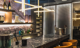 Instapklare, moderne villa te koop ingericht door Tom Ford, met panoramisch zeezicht, dicht bij alle voorzieningen, in het hartje van Nueva Andalucia, Marbella 47220 