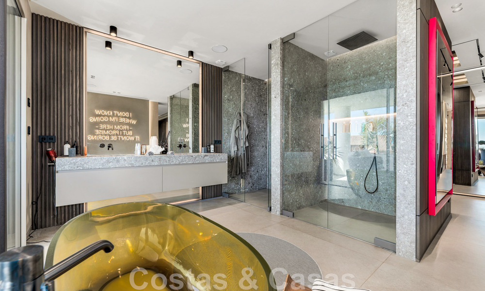 Instapklare, moderne villa te koop ingericht door Tom Ford, met panoramisch zeezicht, dicht bij alle voorzieningen, in het hartje van Nueva Andalucia, Marbella 47229