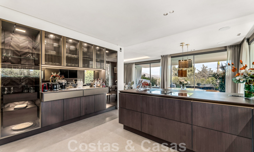 Instapklare, moderne villa te koop ingericht door Tom Ford, met panoramisch zeezicht, dicht bij alle voorzieningen, in het hartje van Nueva Andalucia, Marbella 47232
