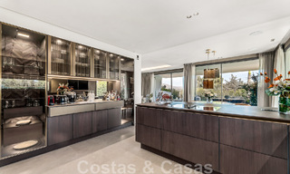 Instapklare, moderne villa te koop ingericht door Tom Ford, met panoramisch zeezicht, dicht bij alle voorzieningen, in het hartje van Nueva Andalucia, Marbella 47232 