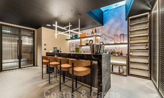 Instapklare, moderne villa te koop ingericht door Tom Ford, met panoramisch zeezicht, dicht bij alle voorzieningen, in het hartje van Nueva Andalucia, Marbella 47238 