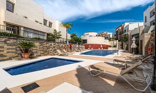 Modern 3 slaapkamers-penthouse te koop, op één niveau, zuid gericht met zeezicht in de heuvels van Los Monteros, Oost Marbella 47424 