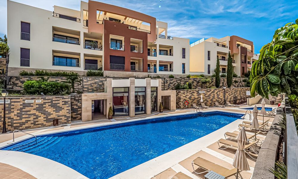 Modern 3 slaapkamers-penthouse te koop, op één niveau, zuid gericht met zeezicht in de heuvels van Los Monteros, Oost Marbella 47428