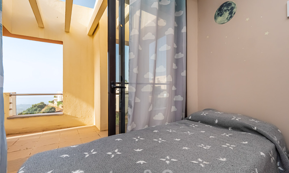 Modern 3 slaapkamers-penthouse te koop, op één niveau, zuid gericht met zeezicht in de heuvels van Los Monteros, Oost Marbella 47432