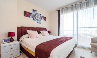 Modern 3 slaapkamers-penthouse te koop, op één niveau, zuid gericht met zeezicht in de heuvels van Los Monteros, Oost Marbella 47437 
