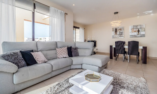 Modern 3 slaapkamers-penthouse te koop, op één niveau, zuid gericht met zeezicht in de heuvels van Los Monteros, Oost Marbella 47452 