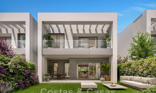 Nieuwe, designer rijhuizen te koop, op een steenworp van het strand in Elviria ten oosten van Marbella’s centrum 47340 