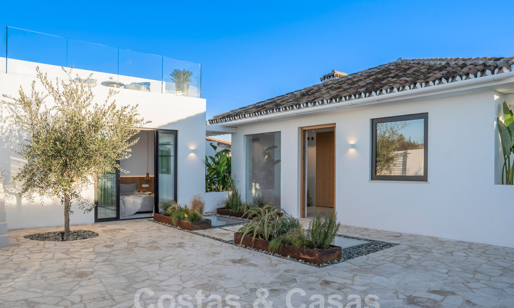 Prachtig gerenoveerde villa, in een Mediterrane stijl met een eigentijds design in Nueva Andalucia, Marbella 61259