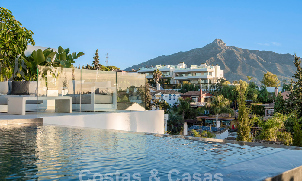 Prachtig gerenoveerde villa, in een Mediterrane stijl met een eigentijds design in Nueva Andalucia, Marbella 61260