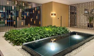 Instapklaar, exclusieve high-end haflvrijstaande villa te koop op loopafstand van Puerto Banus in Nueva Andalucia, Marbella 61005 