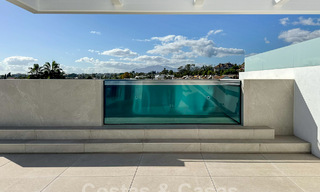 Instapklaar, exclusieve high-end haflvrijstaande villa te koop op loopafstand van Puerto Banus in Nueva Andalucia, Marbella 61006 