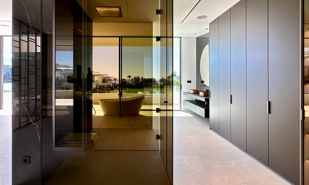 Instapklaar, exclusieve high-end haflvrijstaande villa te koop op loopafstand van Puerto Banus in Nueva Andalucia, Marbella 61011