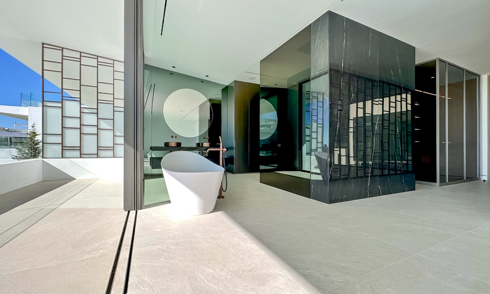 Instapklaar, exclusieve high-end haflvrijstaande villa te koop op loopafstand van Puerto Banus in Nueva Andalucia, Marbella 61012
