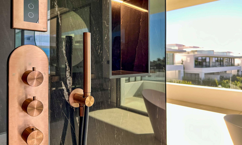 Instapklaar, exclusieve high-end haflvrijstaande villa te koop op loopafstand van Puerto Banus in Nueva Andalucia, Marbella 61013