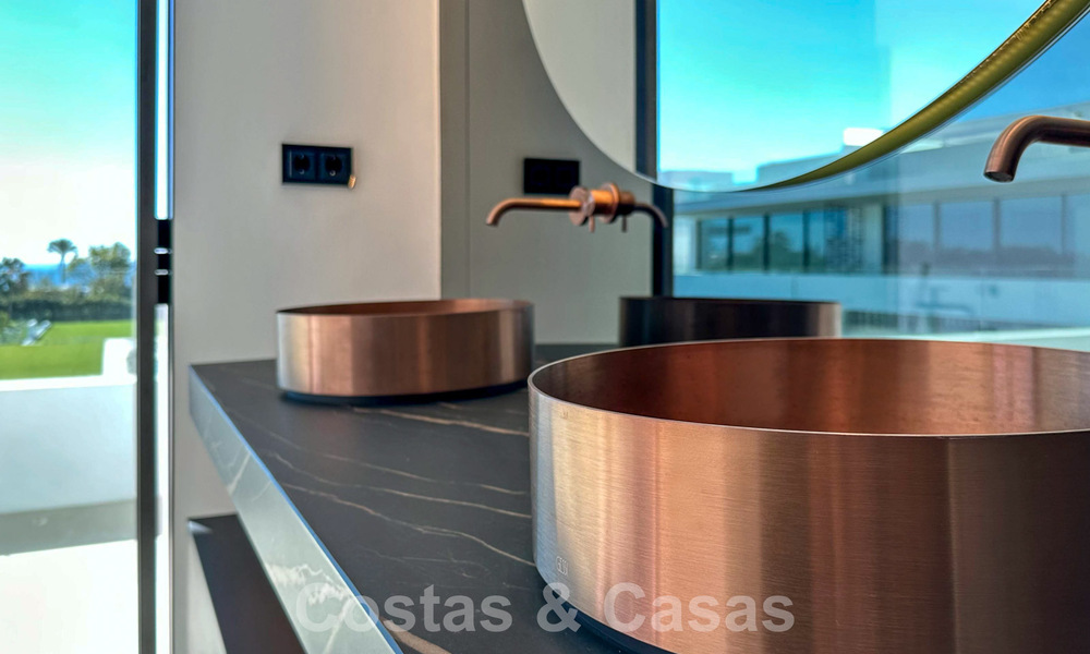 Instapklaar, exclusieve high-end haflvrijstaande villa te koop op loopafstand van Puerto Banus in Nueva Andalucia, Marbella 61014