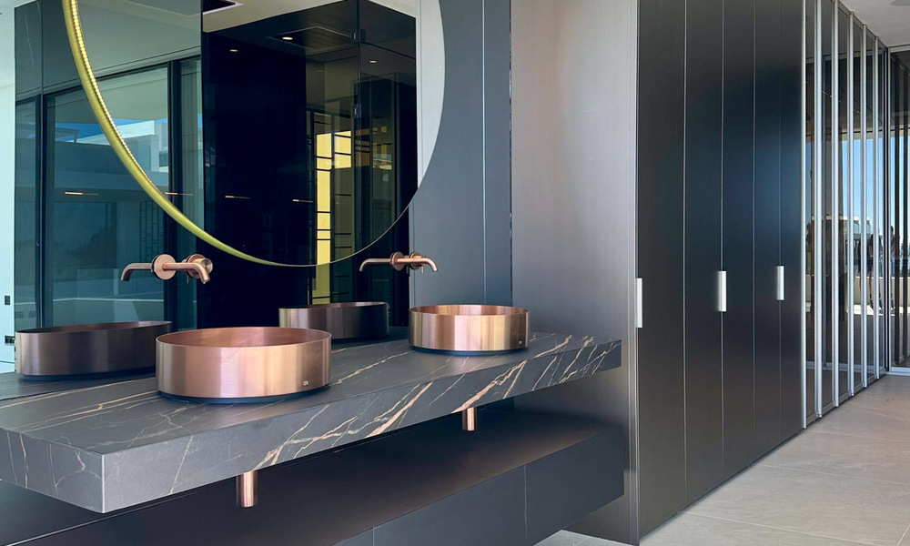 Instapklaar, exclusieve high-end haflvrijstaande villa te koop op loopafstand van Puerto Banus in Nueva Andalucia, Marbella 61016