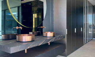 Instapklaar, exclusieve high-end haflvrijstaande villa te koop op loopafstand van Puerto Banus in Nueva Andalucia, Marbella 61016 