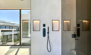 Instapklaar, exclusieve high-end haflvrijstaande villa te koop op loopafstand van Puerto Banus in Nueva Andalucia, Marbella 61018 