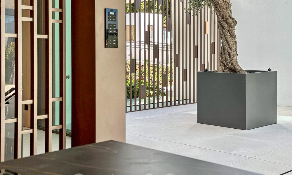 Instapklaar, exclusieve high-end haflvrijstaande villa te koop op loopafstand van Puerto Banus in Nueva Andalucia, Marbella 61029