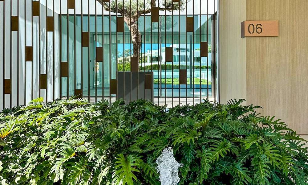 Instapklaar, exclusieve high-end haflvrijstaande villa te koop op loopafstand van Puerto Banus in Nueva Andalucia, Marbella 61032
