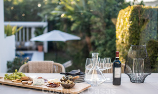 Vrijstaande mediterrane villa te koop op loopafstand van voorzieningen met uitzicht op de golfvallei en berglandschap in Nueva Andalucia, Marbella 47555 