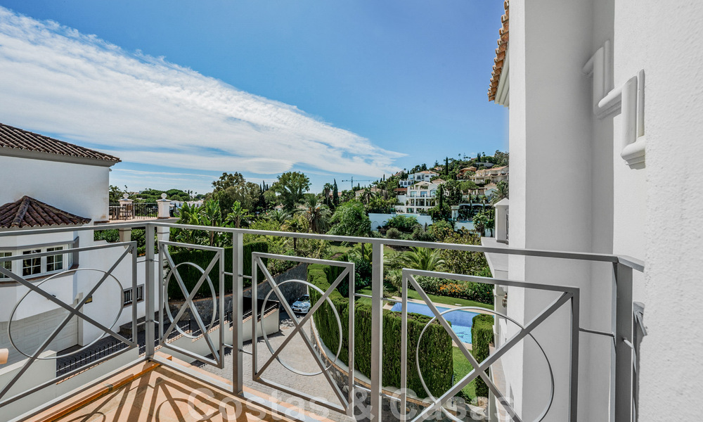 Charmante, Andalusische villa te koop met rustgevend uitzicht op de golfbanen in een begeerde woonwijk in La Quinta, Benahavis - Marbella 47694