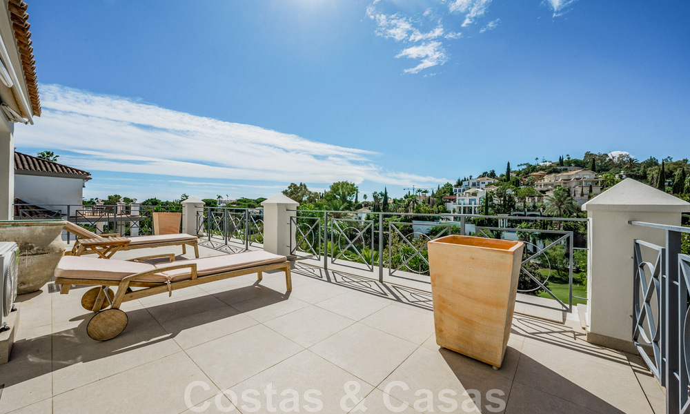Charmante, Andalusische villa te koop met rustgevend uitzicht op de golfbanen in een begeerde woonwijk in La Quinta, Benahavis - Marbella 47695