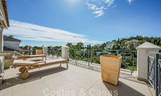 Charmante, Andalusische villa te koop met rustgevend uitzicht op de golfbanen in een begeerde woonwijk in La Quinta, Benahavis - Marbella 47695 