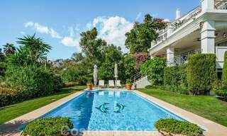 Charmante, Andalusische villa te koop met rustgevend uitzicht op de golfbanen in een begeerde woonwijk in La Quinta, Benahavis - Marbella 47703 