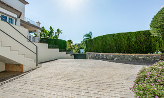 Charmante, Andalusische villa te koop met rustgevend uitzicht op de golfbanen in een begeerde woonwijk in La Quinta, Benahavis - Marbella 47705 