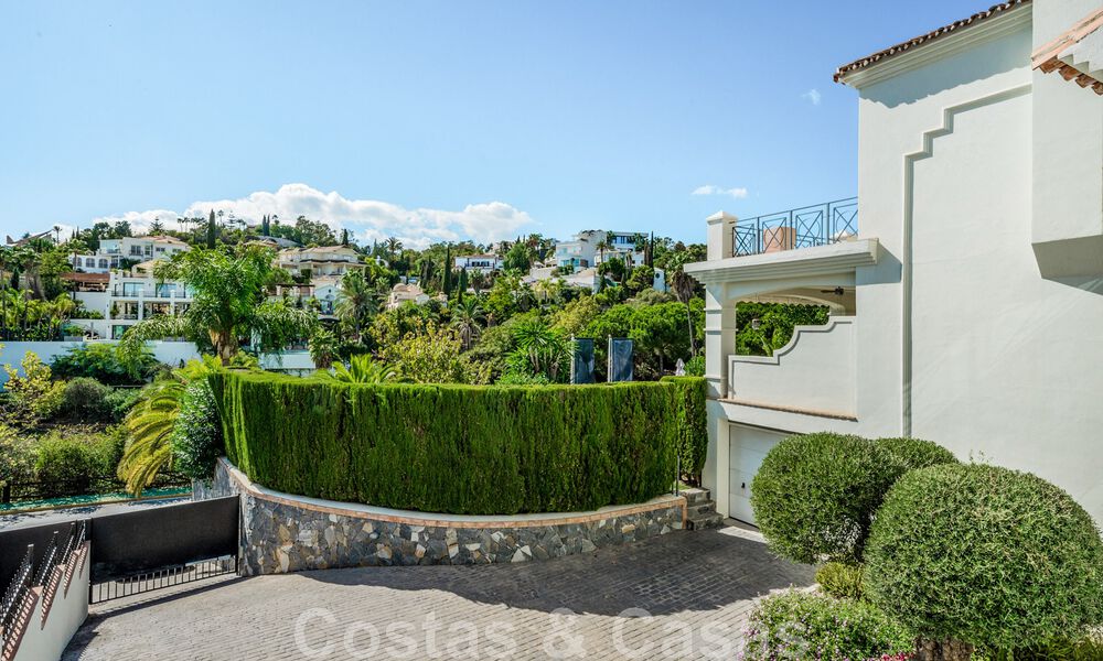 Charmante, Andalusische villa te koop met rustgevend uitzicht op de golfbanen in een begeerde woonwijk in La Quinta, Benahavis - Marbella 47706