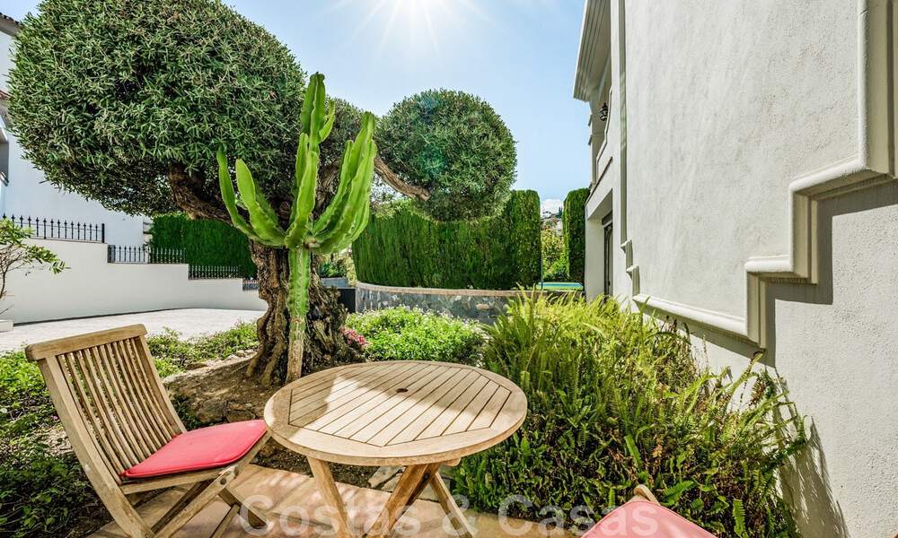 Charmante, Andalusische villa te koop met rustgevend uitzicht op de golfbanen in een begeerde woonwijk in La Quinta, Benahavis - Marbella 47707
