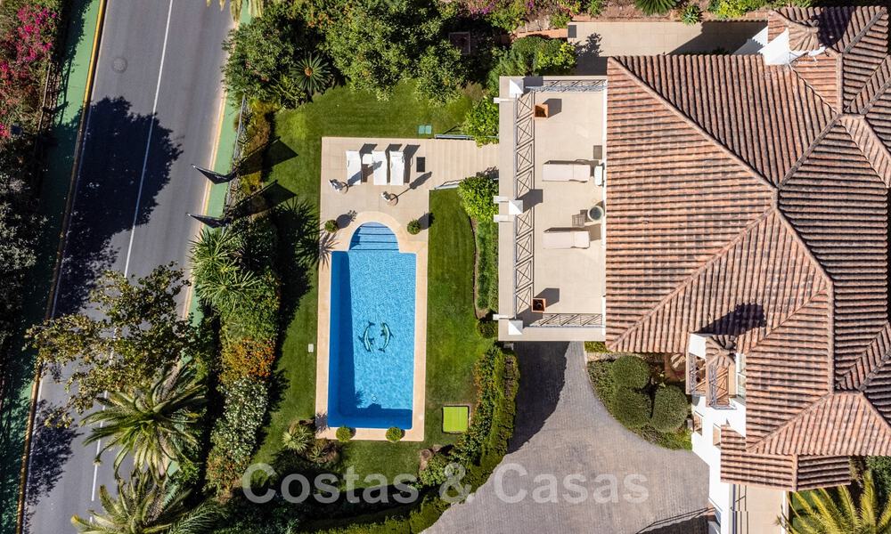 Charmante, Andalusische villa te koop met rustgevend uitzicht op de golfbanen in een begeerde woonwijk in La Quinta, Benahavis - Marbella 47708