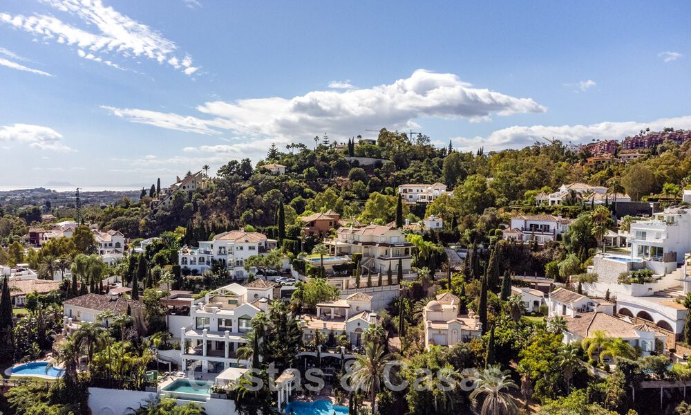 Charmante, Andalusische villa te koop met rustgevend uitzicht op de golfbanen in een begeerde woonwijk in La Quinta, Benahavis - Marbella 47709