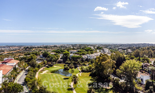 Charmante, Andalusische villa te koop met rustgevend uitzicht op de golfbanen in een begeerde woonwijk in La Quinta, Benahavis - Marbella 47710 
